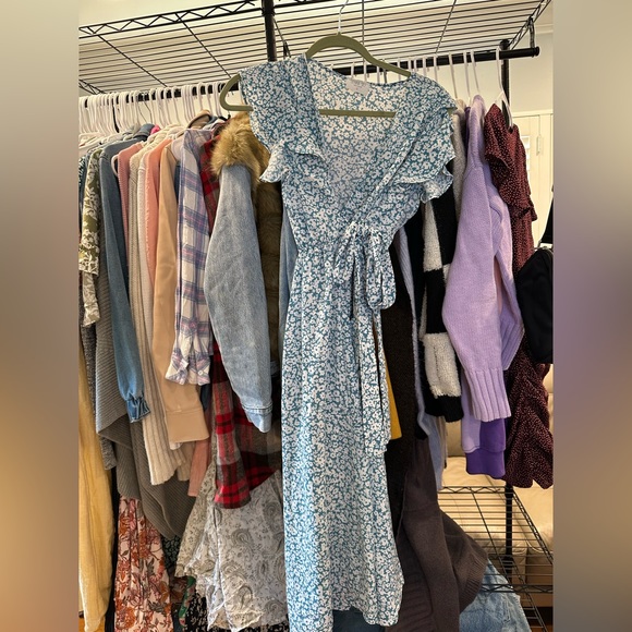 Dresses & Skirts - SMALL BLUE AND WHITE FLORAL DRESS